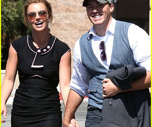 britney-spears-david-lucado-holding-hands